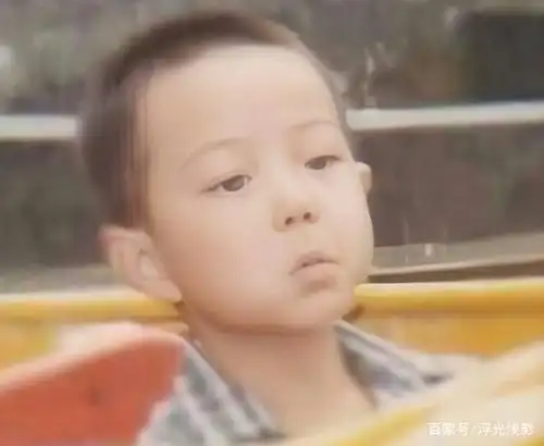 肖战童年照曝光,活泼开朗让人喜欢,更让人喜欢的还有他们!