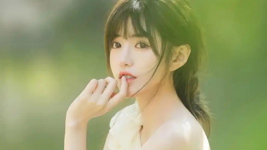 美女模特,清纯,手指,嘴唇,碎发