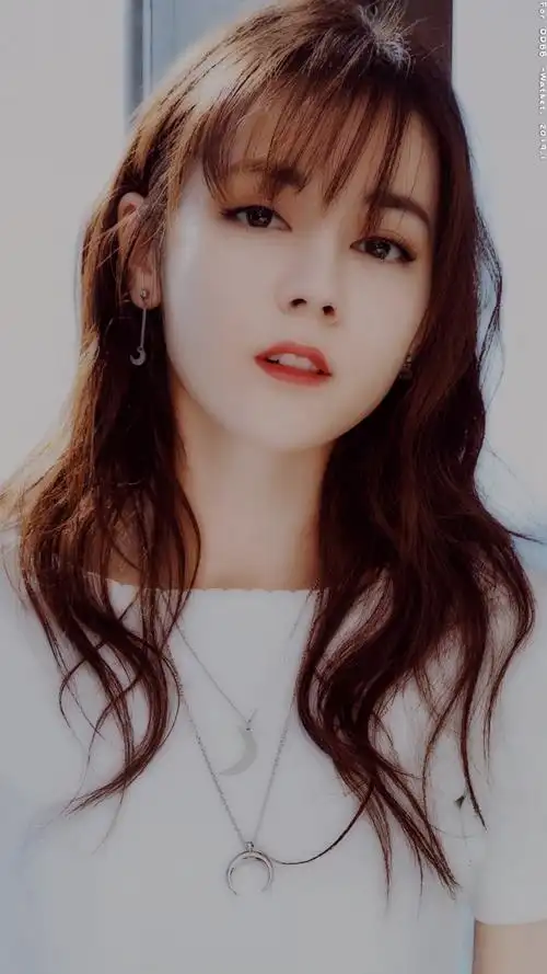 热巴 巴黎欧莱雅 图源水印,侵删-堆糖,美好生活研究所