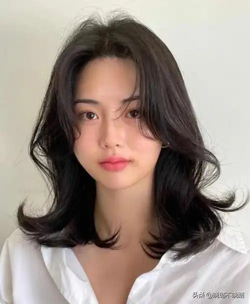 流行减龄齐肩的发型(奔四奔五的女人)(11)