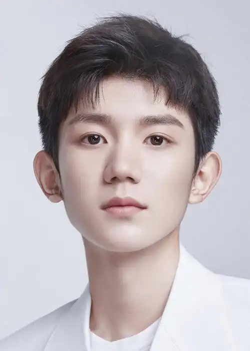 王源证件照合集,阳光大男孩心动上线