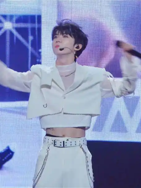 马嘉祺叁重楼暨出道四周年演唱会##马嘉祺 廿一幕启循光赴盛景