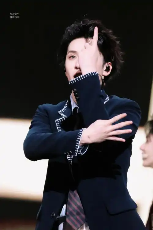 严浩翔超话"直到你说定场最后的电影"四周年快乐73@时代少年团