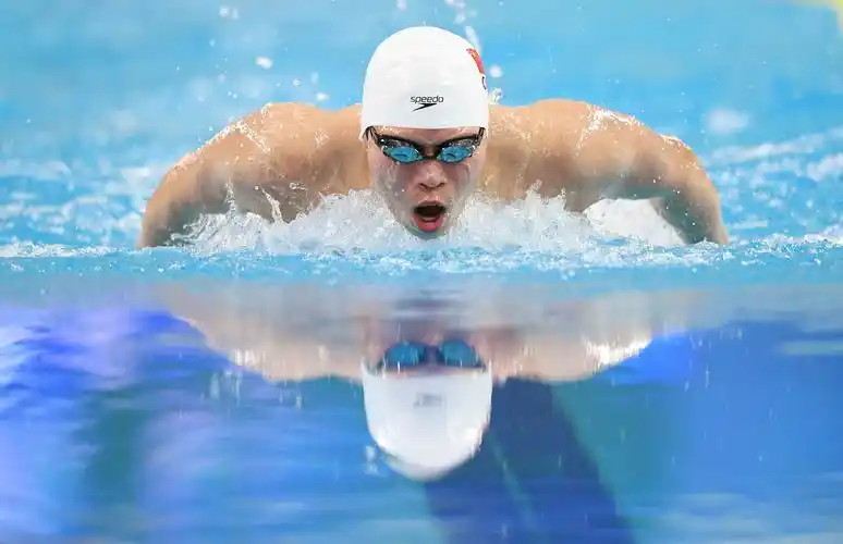 游泳——全国冠军赛:李朱濠获男子100米蝶泳冠军