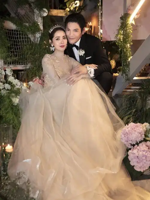 郭碧婷婚礼回顾熠熠生辉的verawang婚纱