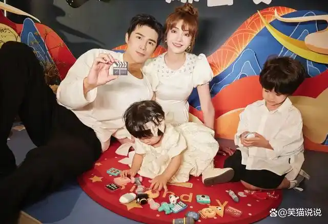 麦迪娜晒照庆生:姜潮抱儿子吻爱妻,艾米丽像妈妈似洋娃娃!