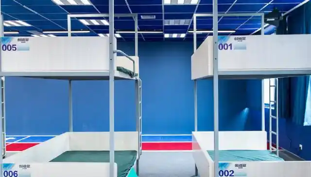 《创造营》宿舍曝光,所有成员睡一起,网友:打算培养战狼团?