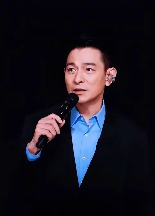 1997年刘德华广东认祖归宗,亲姐姐一贫如洗,他有没有帮助姐姐?