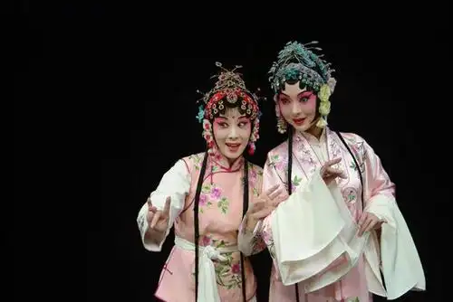 元杂剧曲辞既通俗活泼自然而不粗鄙又具有纯朴天真雅致之美