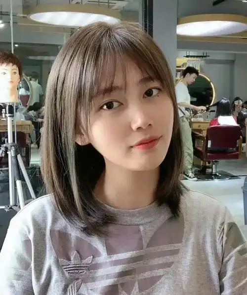 齐肩发型图片女2020最新款(齐肩发今年最新款发型)