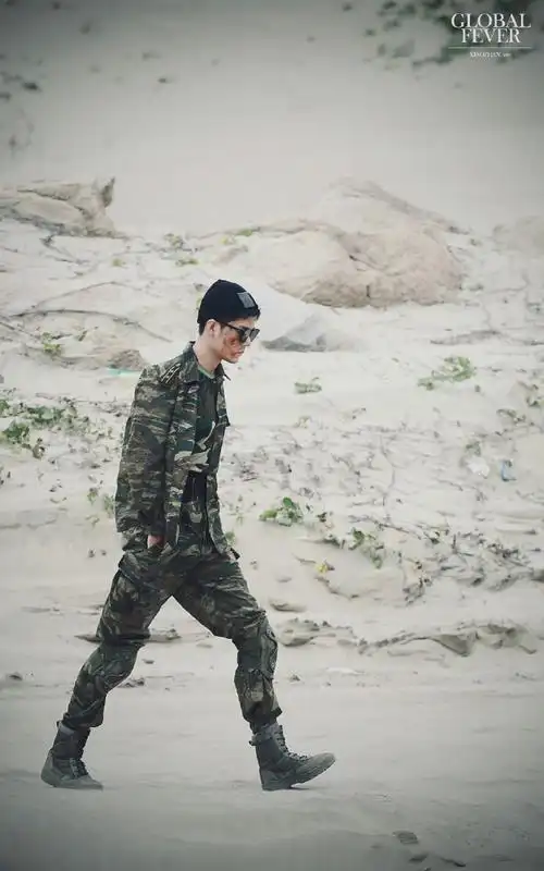 王牌部队顾一野迷彩服造型#肖战《王牌部队》军人适配度满分,顾乙野