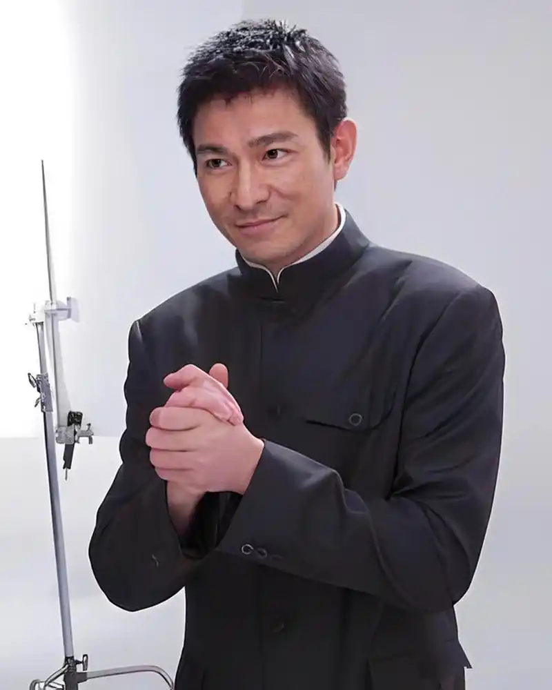 刘德华是中国香港著名的歌手,演员和制作人.