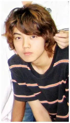 鹿晗出道前旧照登热搜榜首,"非主流"造型缺乏男子汉气概