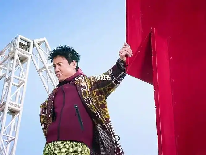 欢迎两百亿票房男神军艺校草沈腾出场