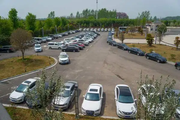 户外露天停车场.jpg