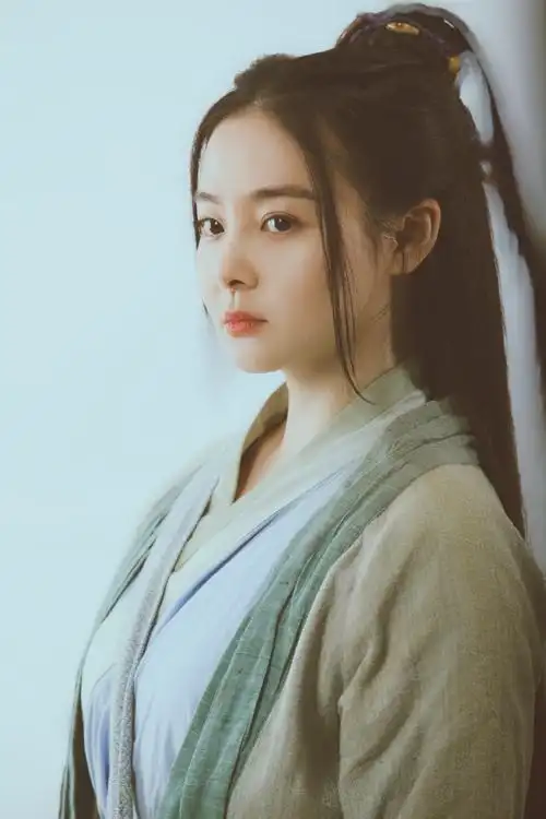 p data-id="go07kz5zh5">杨云溪(曾用名:杨丽晓),1992年7月18日出生