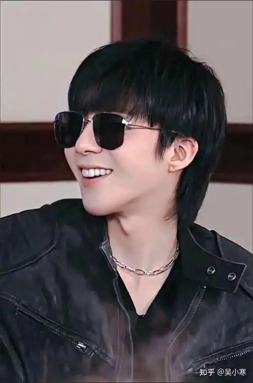 摩登兄弟刘宇宁 直接放图—— 有点可爱的一张 侧脸杀 大长腿 充满