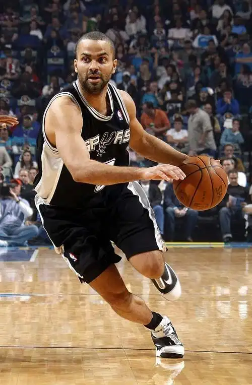 [组图]帕克25分压保罗 马刺击败黄蜂结束两连败