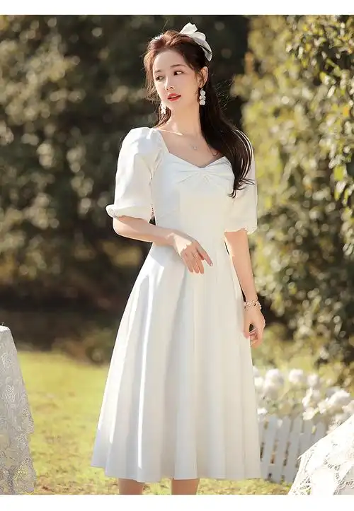 小白裙法式缎面日常轻婚纱礼服平时可穿白裙子订婚连衣裙la白色a4m