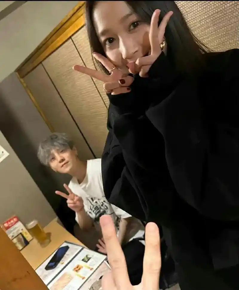 鹿晗关晓彤最新合照鹿晗关晓彤这样的年