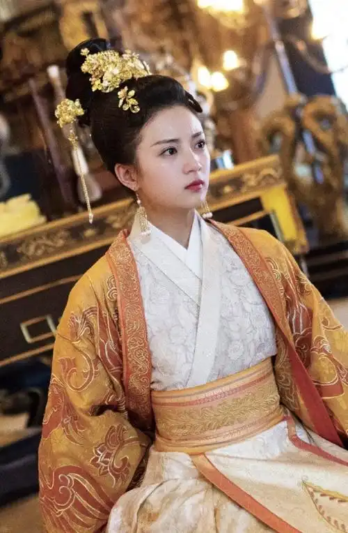 女星古装【黄】