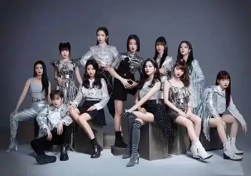 就是这个团队的团综,其中就有硬糖少女研究所的录制,所以从名字也可以