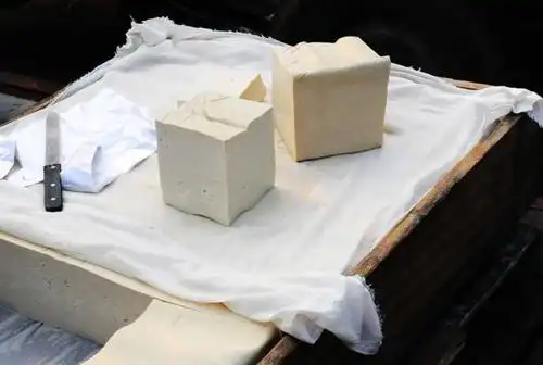 一碗醋一把黄豆,教你做自制豆腐,简单无添加,比买的更让人放心