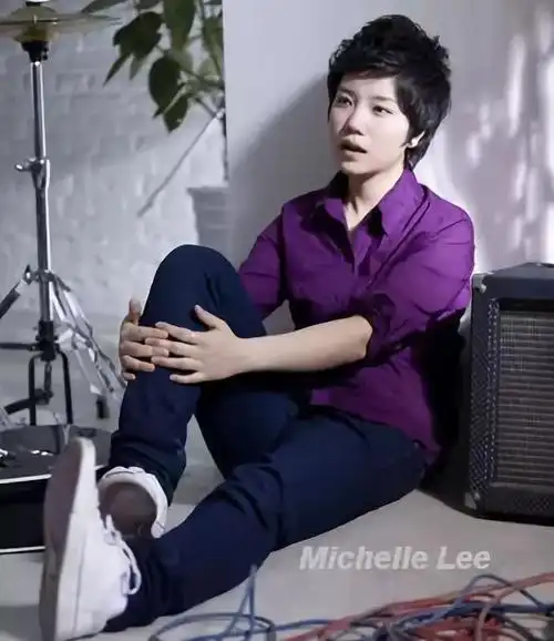 2009年,李霄云从澳大利亚请假回国,参加了湖南卫视快乐女声比赛.