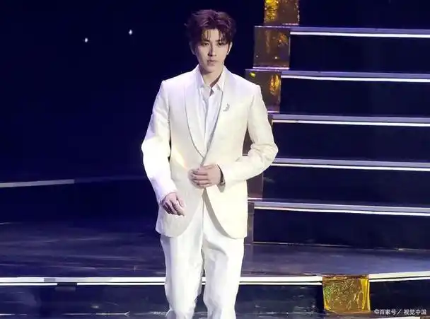 蔡徐坤音乐与时尚的融合