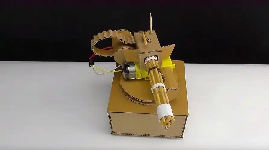 牛人纯手工制作了一台加特林机枪,还能发射子弹,太有才了-生活视频