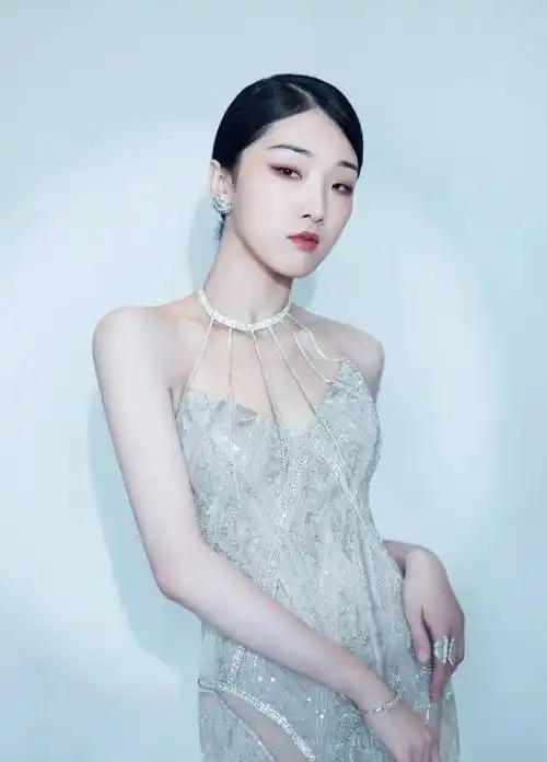 也有传闻yamy与经纪公司之间不是一般的经济纠纷,yam