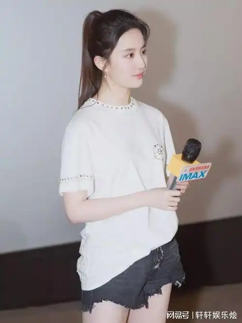 高马尾刘亦菲除了清纯想不到其他更合适的形容词