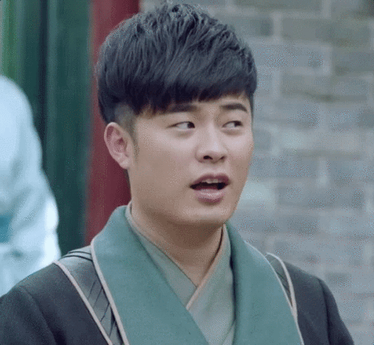 使眼色gif极品家丁gif林三gif演员gif电视剧gif表情包gif陈赫gif