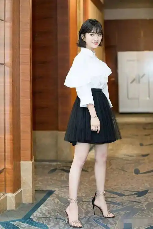 娱乐圈160cm以下的女明星有很多,为什么沈月一直被黑?_身高_吐槽_身材