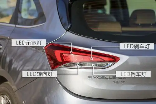 阅朗的尾灯同样也采用了全led光源,光导型的led示宽灯增强了车尾的