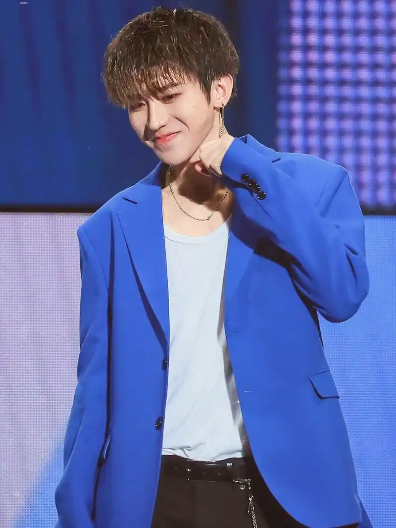 呆萌表情包闭月羞花的鹿晗