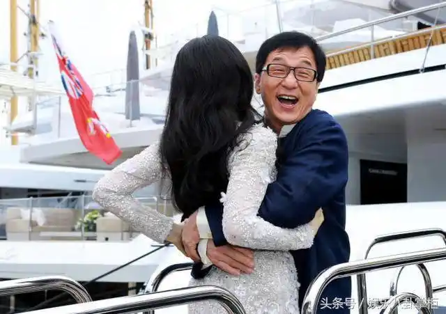 成龙和范冰冰亲密接触的9个瞬间,不知道李晨吃醋没?