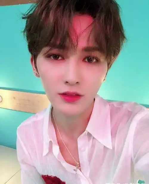 朱正廷新发型求生欲强?