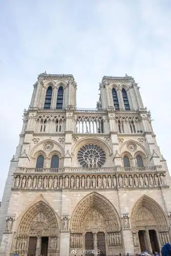 卡西莫多心爱的钟楼没了2017年的深秋打卡的巴黎圣母院