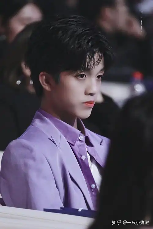 有没有糊一点的国内男爱豆可以安利呢