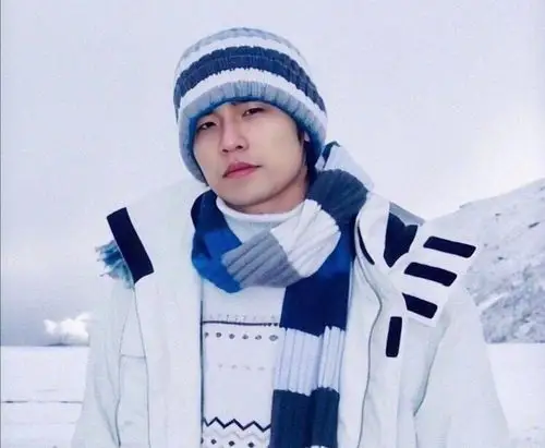 年轻时到底有多帅周杰伦晒20年前旧照颜值超高丝毫不输小鲜肉