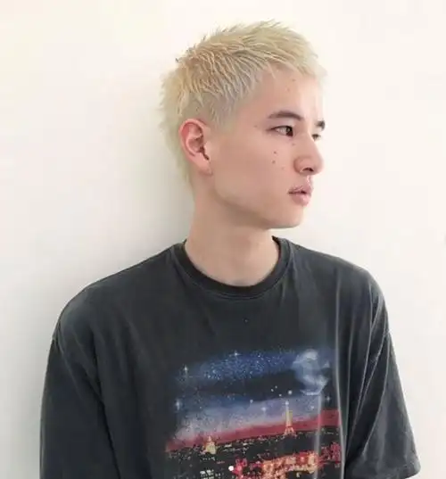 听说女生都喜欢染黄头发的男孩纸