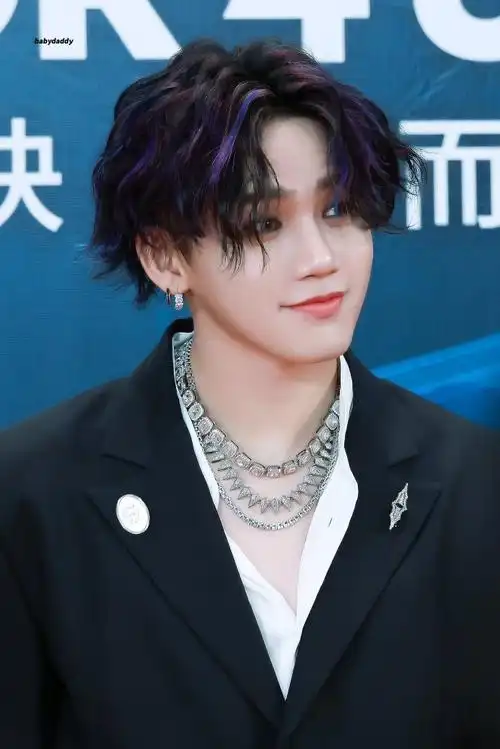 230708|蓝92更新玹硕相关饭拍高清紫色头发紫色美瞳烟熏妆玹硕嘎