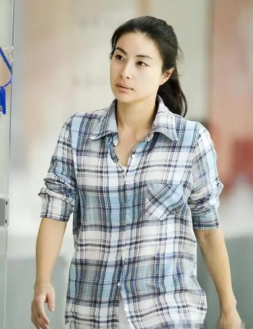 跳水冠军郭晶晶卖货引热议豪门阔太也要和普通人抢饭碗了