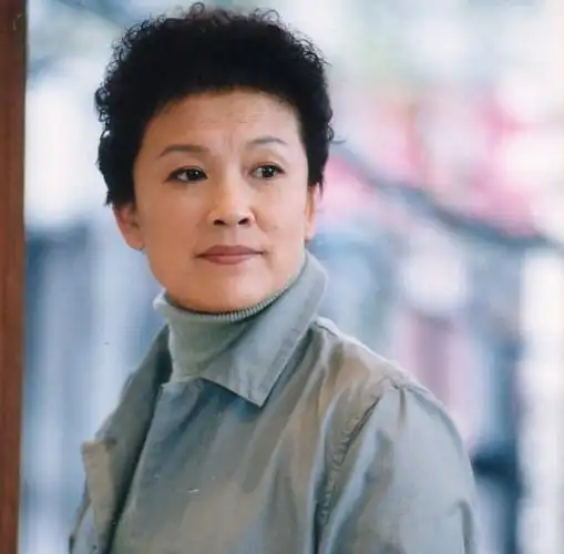 回顾演员宋春丽为事业放弃生育40岁做试管61岁终于当上母亲