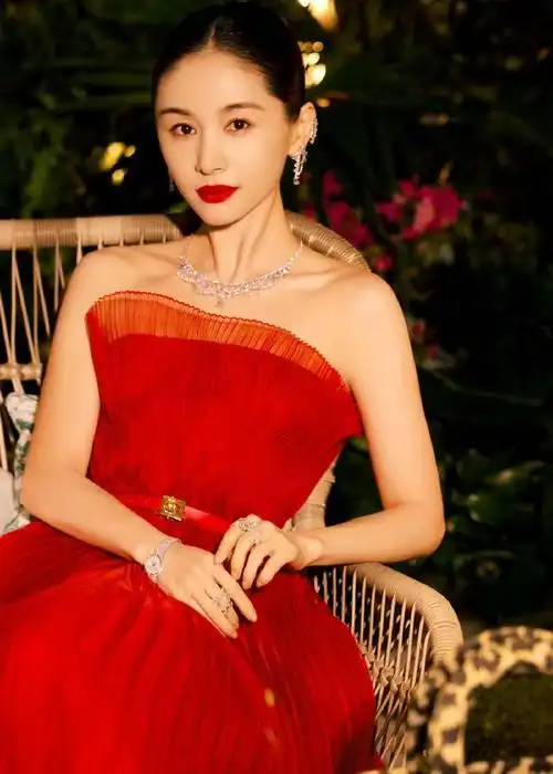 王子文水光肌##王子文好明艳的美