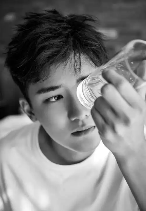 熊梓淇图片熊梓淇黑白写真图片