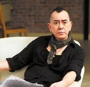 黄秋生炮轰内地剧组素质太差 想当煤老板