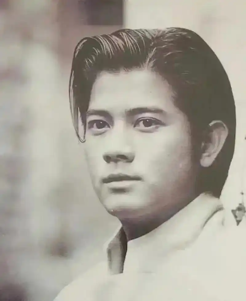 年轻时的郭富城,是一位气质帅气,颜值逆天的男神.当时无数少女为他疯