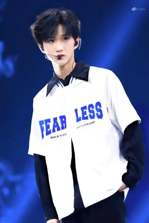 黄朔[超话]##黄朔 完美舞台制造机##tf家族三代演唱会